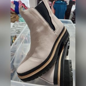 Tom's pale pink Dakota chelsea boot size 8.5